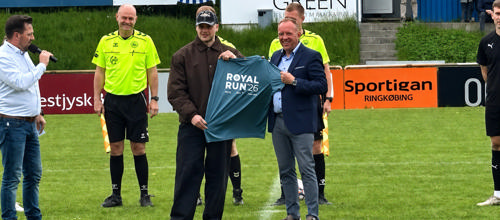 Mikkel Holk og Dennis Christiansen på RIF's fodboldbane